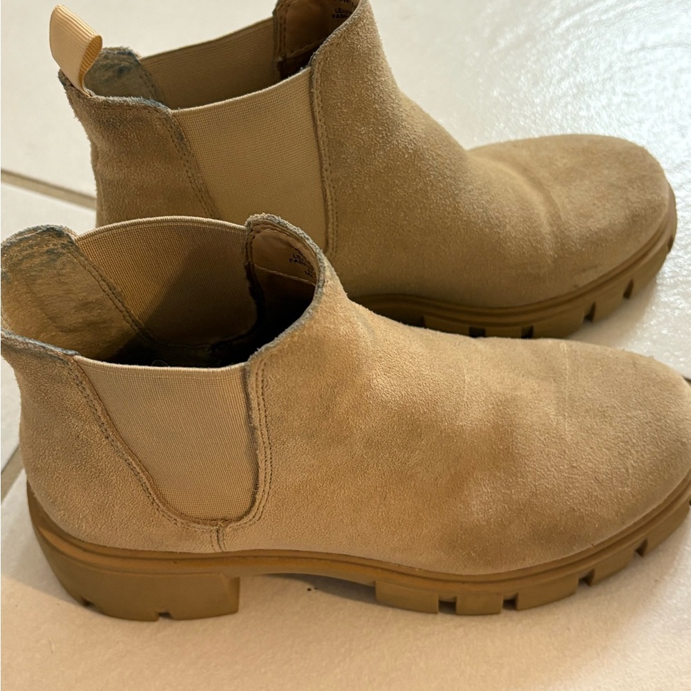 Steve Madden Beige Suede Ankle Lug Boot